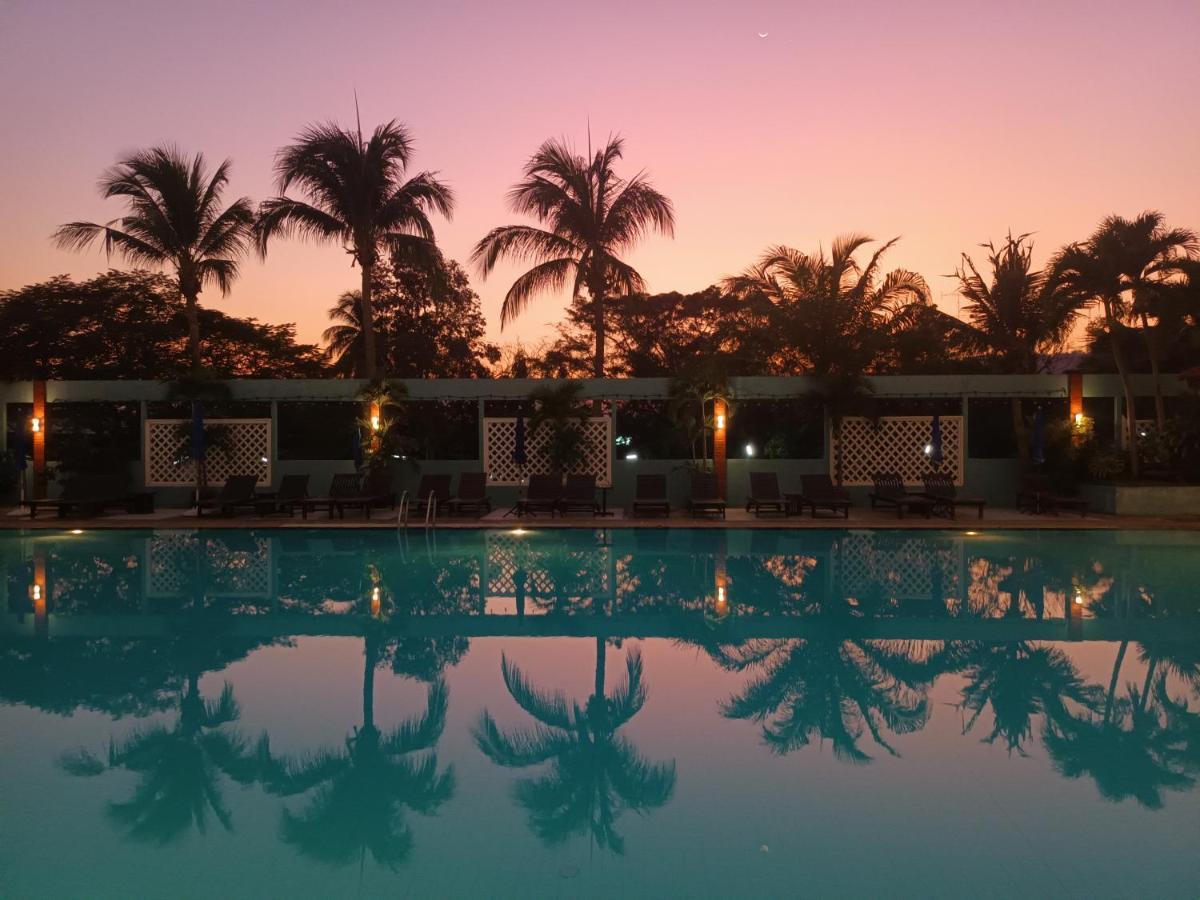 Hua Hin Grand Hotel And Plaza - Sha Extra Plus HHQ Exterior foto